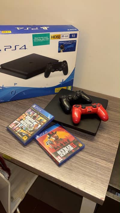 Ps4 slim 1 tb non jailbreak with 2 controller