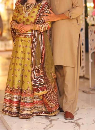 mehndi lehnga one time used only