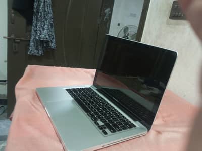 Apple. Mac Book Pro