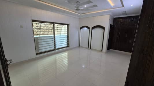 5 Marla Corner House Available for sale in prime location near scheme 3