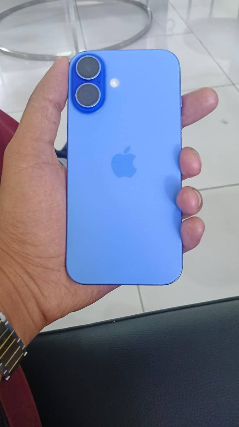 Apple iPhone 16 0
