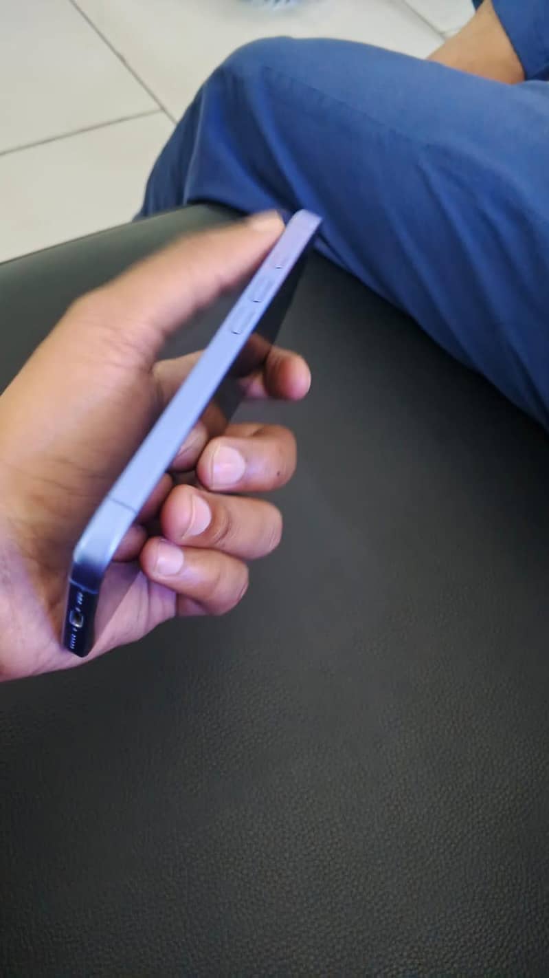 Apple iPhone 16 2