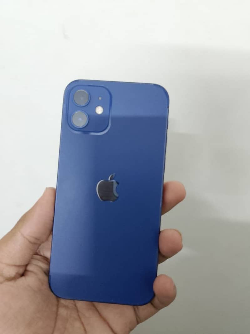 Apple iPhone 12 4