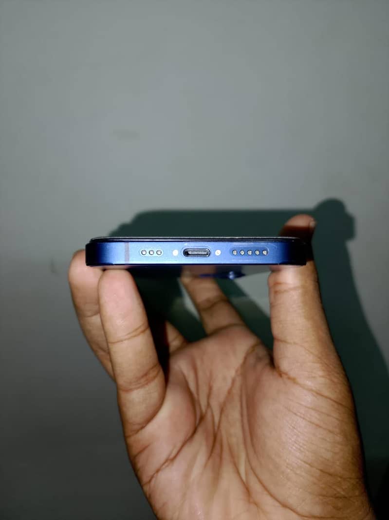 Apple iPhone 12 6