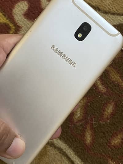 Samsung Mobile J7 Pro good condition display mamoli shade
