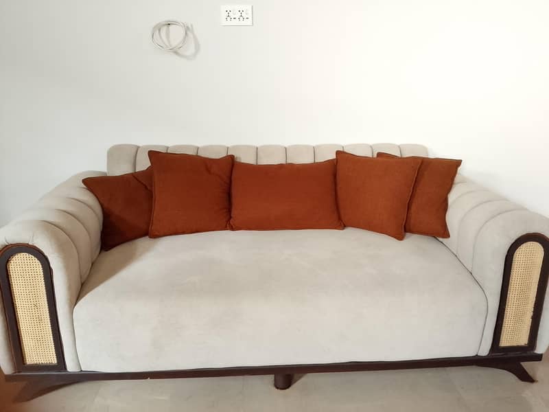 7 seter sofa with table 0