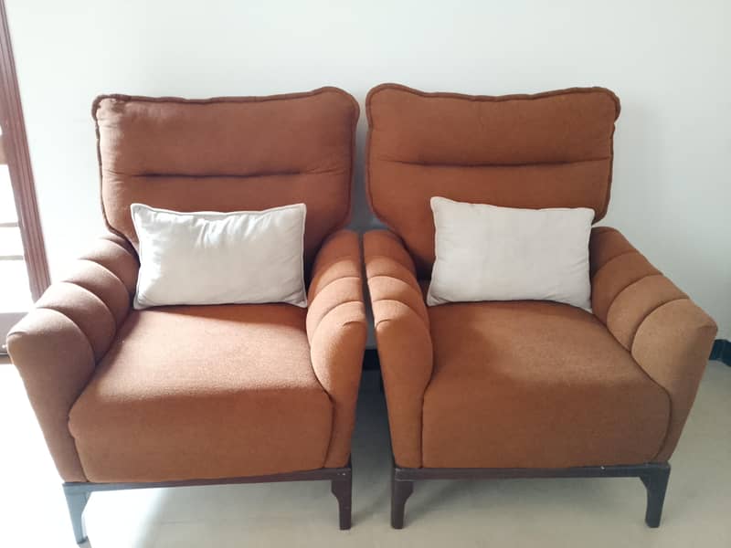7 seter sofa with table 1