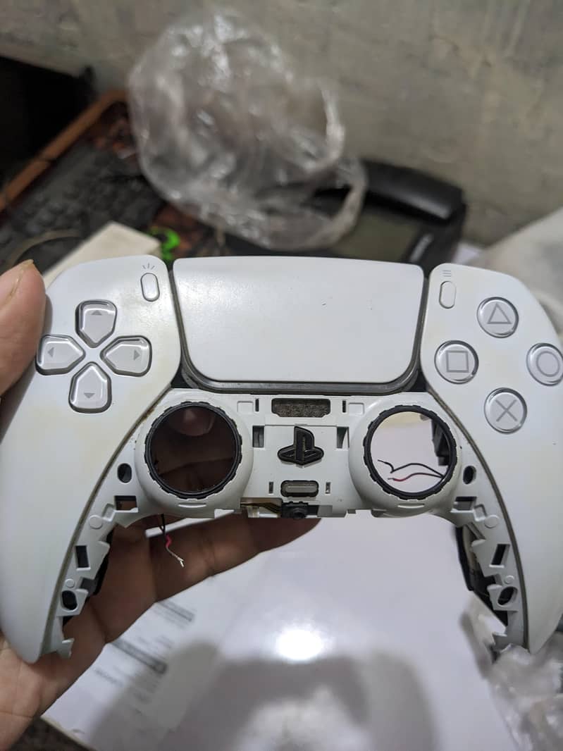 ps5 dead controller and Xbox one shell controller 2