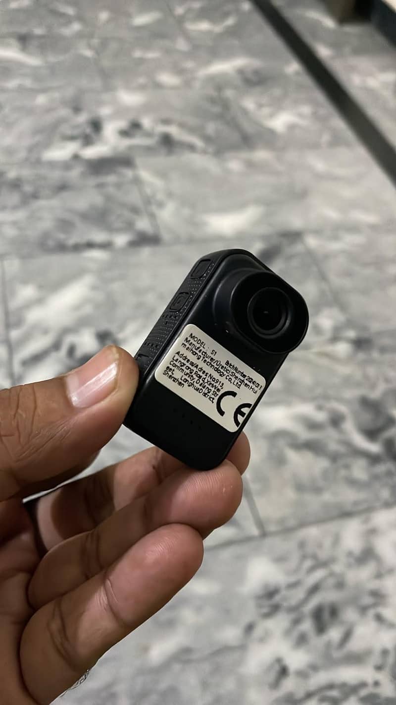 Thumb action camera 1