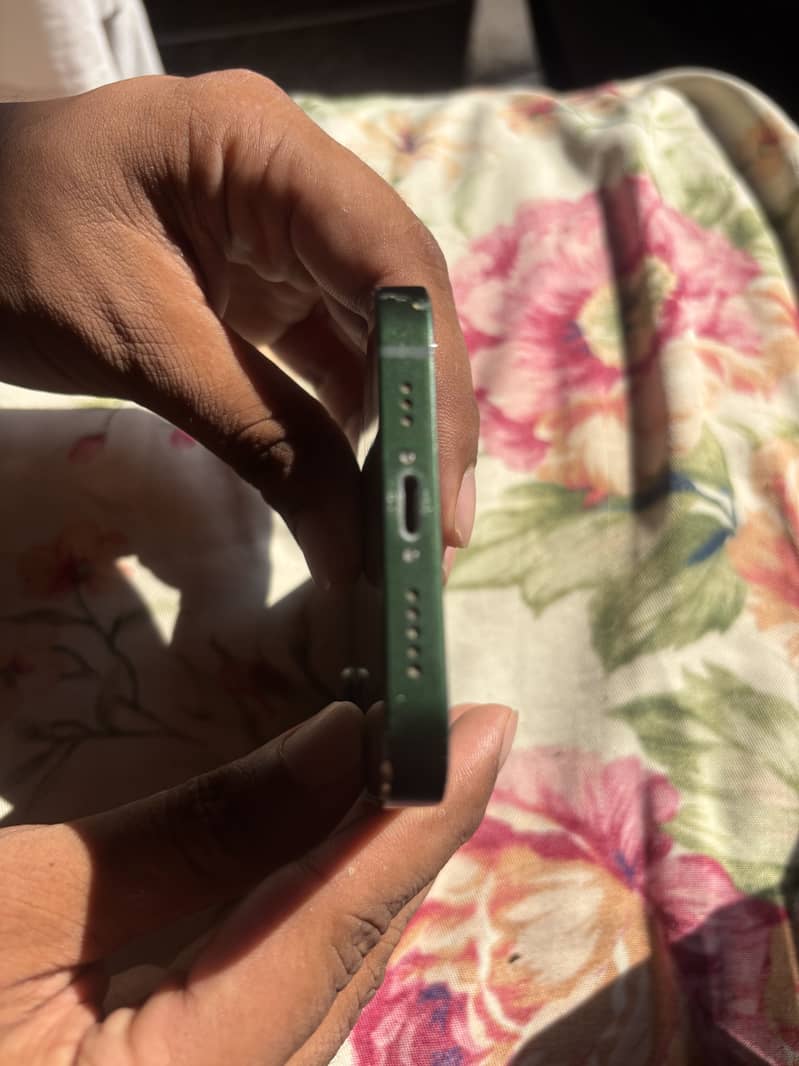 Apple iPhone 13 2