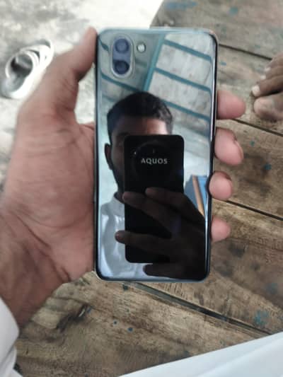 Sharp Aquos R3