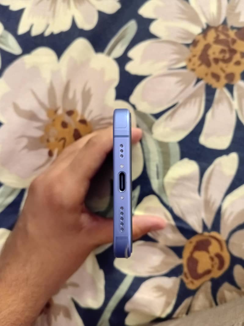 Apple iPhone 16 3