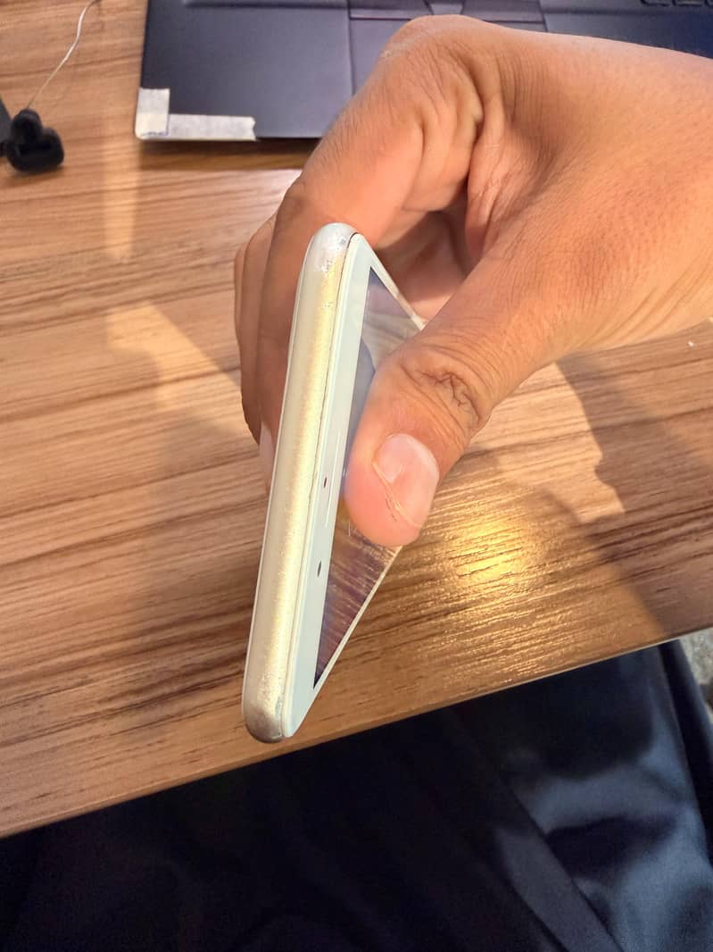 Apple iPhone 7 Plus 5