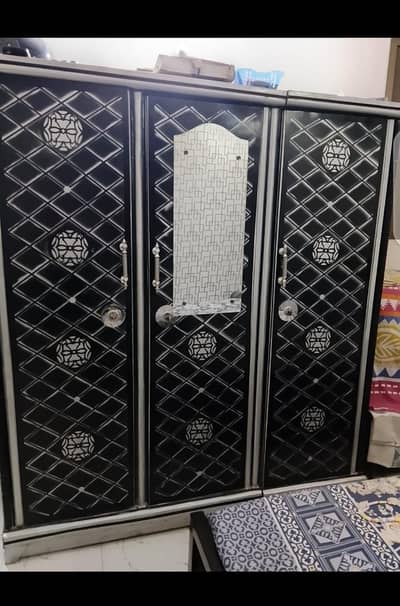 Heavy-duty 3 Door Metal Steel Almari for sale in excellent condition
