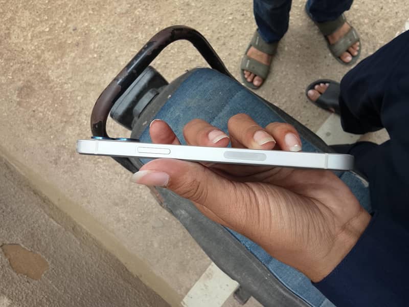 Apple iPhone 12 7