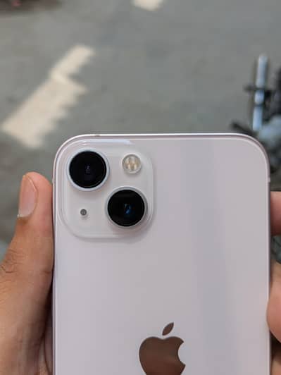 Apple iPhone 13