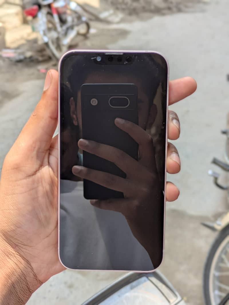 Apple iPhone 13 2