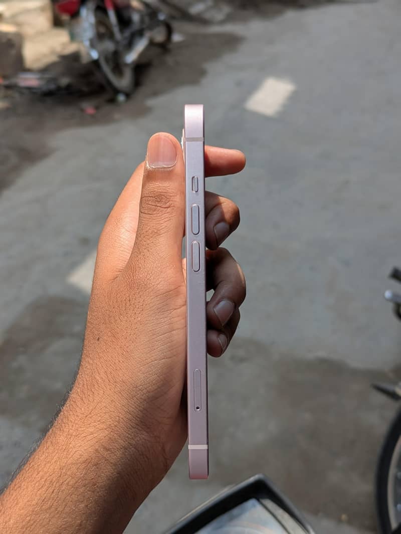 Apple iPhone 13 3