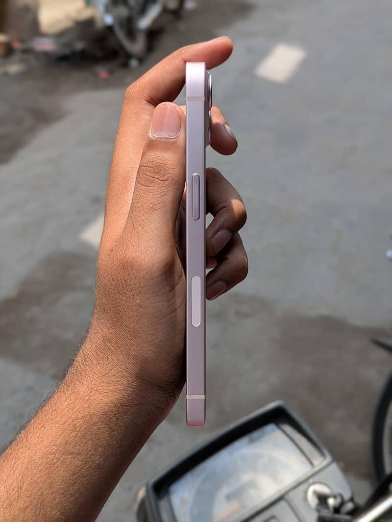Apple iPhone 13 6
