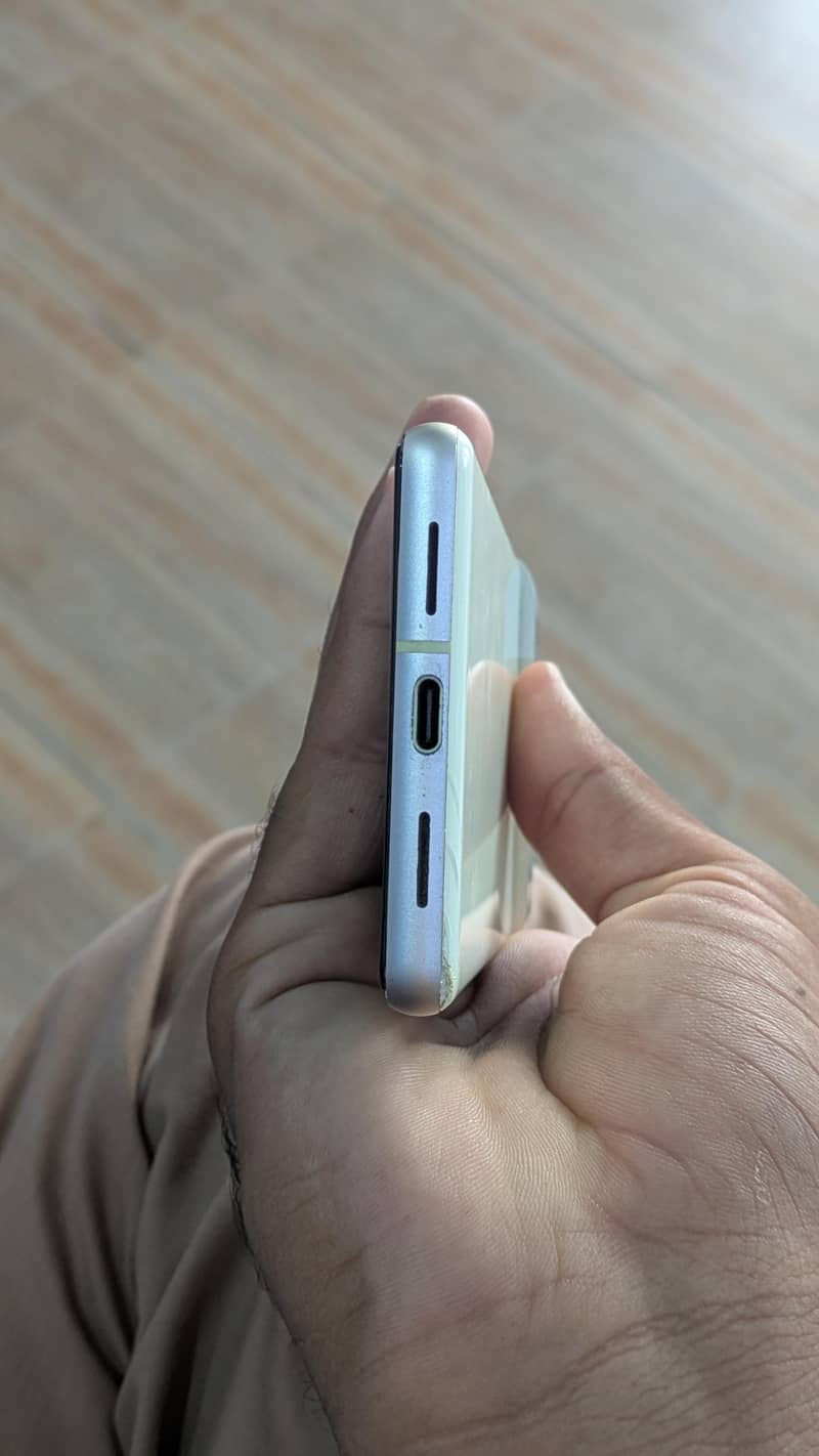 Google Pixel 7 4