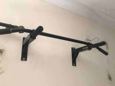 Pull up bar for home and office
