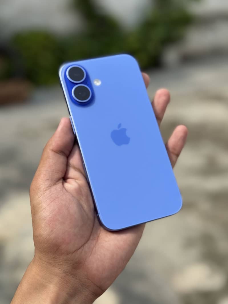 Apple iPhone 16 0