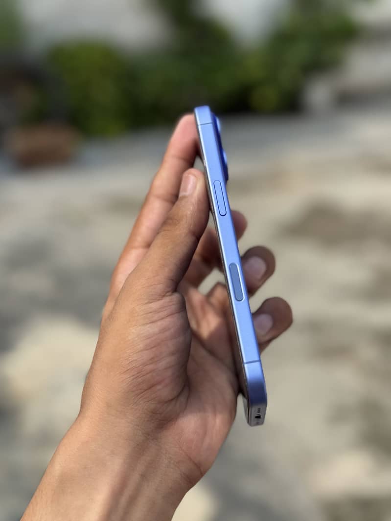 Apple iPhone 16 5