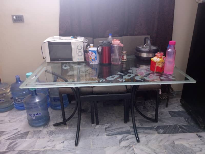 Dining table 0