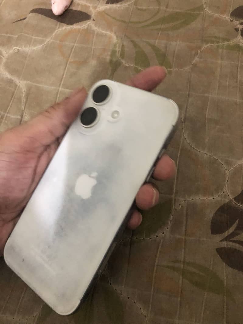Apple iPhone 16 1