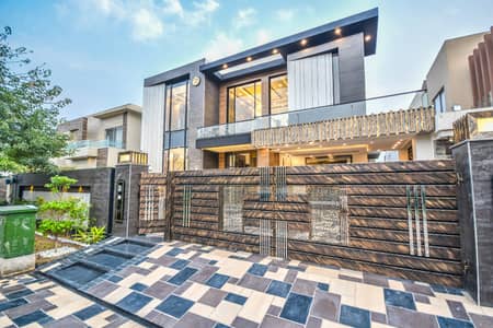 10 marla beautifull corner house available for sale hot location near to park and merket