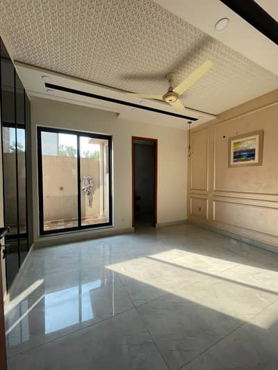 10marla lower portion available for rent in LDA avenue 1