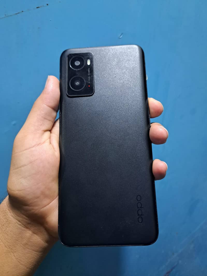 OPPO A76 1