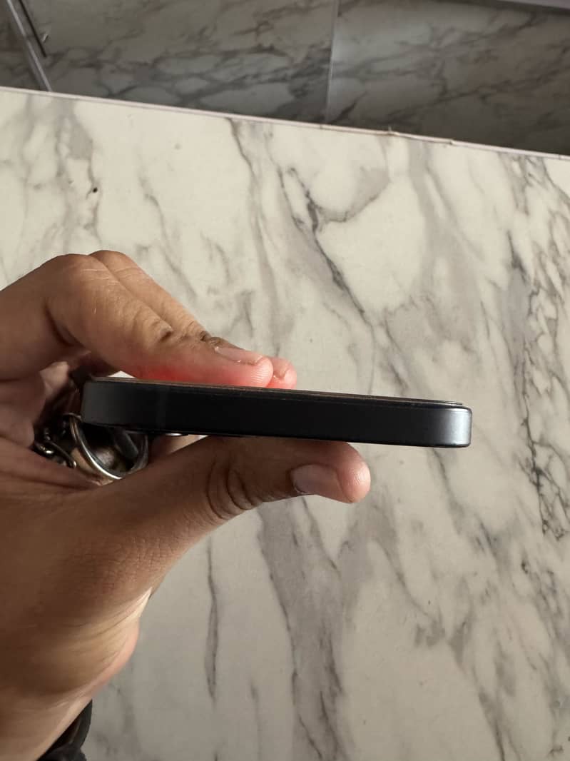 Apple iPhone 12 4