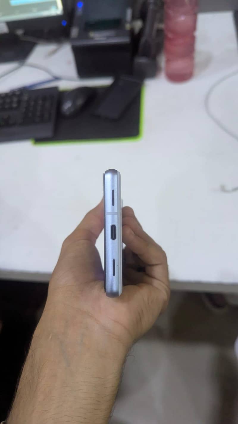 Google Pixel 7a 5