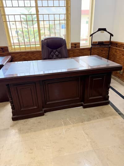 Fresh complete office set with executive chair and Table