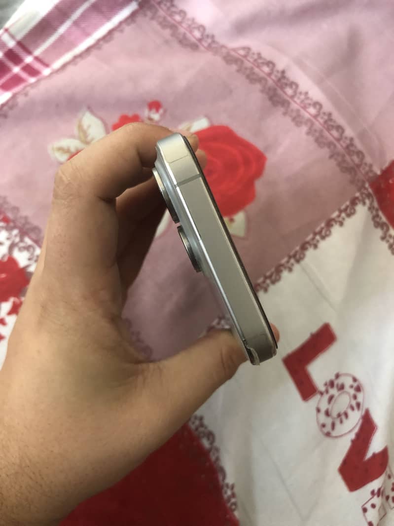 Apple iPhone 15 Pro 3