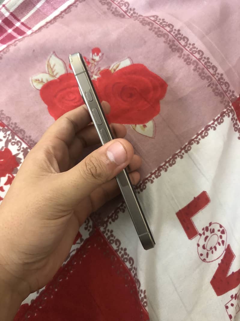 Apple iPhone 15 Pro 6