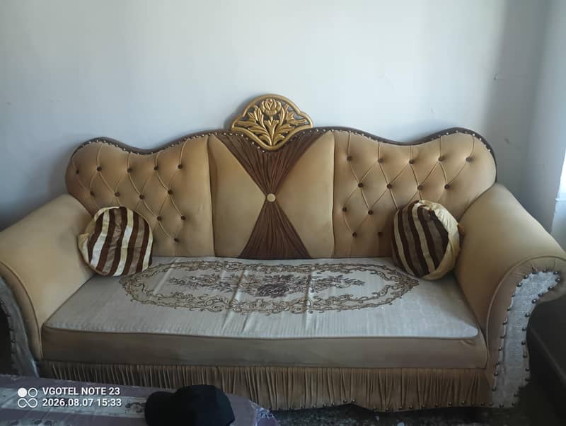 New Sofas 6 months used only 1