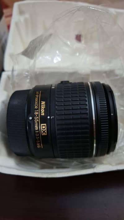 Nikon AF-P 18-55mm  f 3.5-5 6g vr lens with box