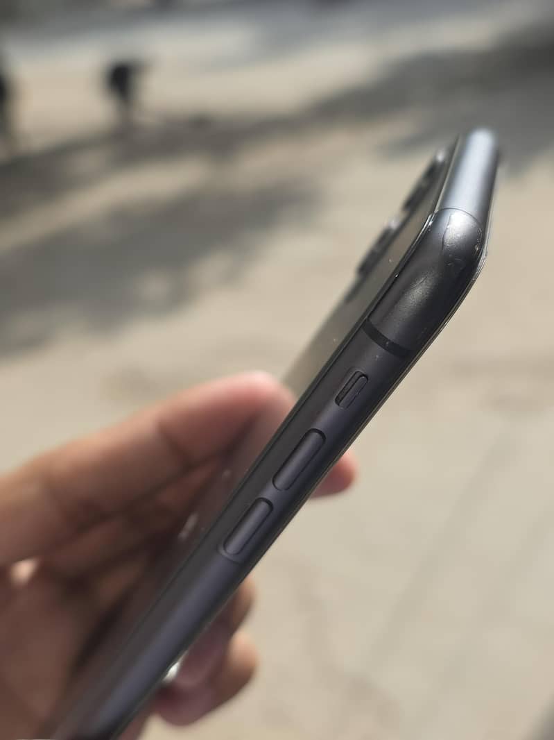 Apple iPhone 11 2