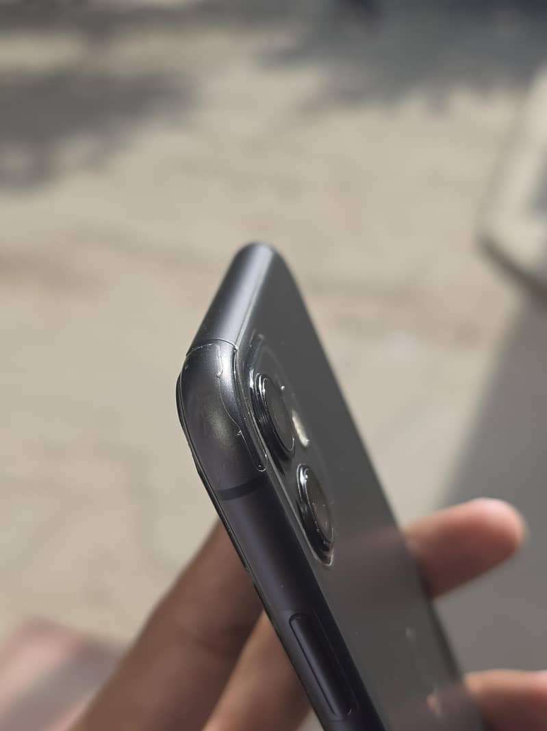 Apple iPhone 11 3