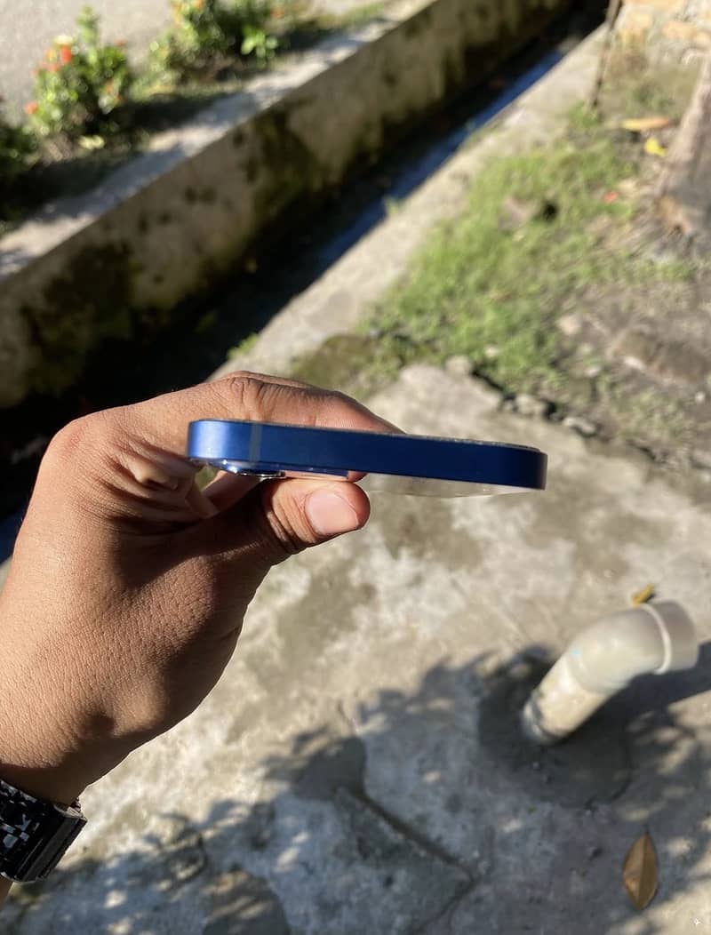 Apple iPhone 12 2