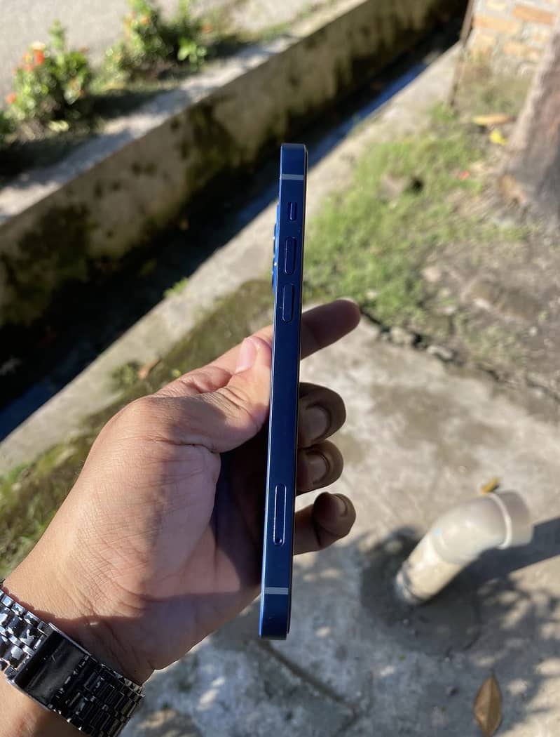 Apple iPhone 12 5