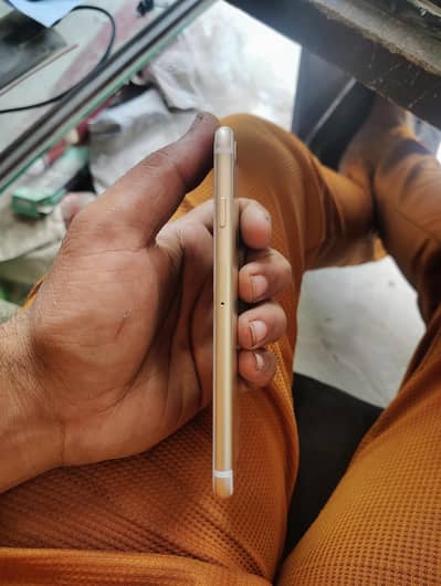 Apple iPhone 7 32gb Non PTA mint condition with charger