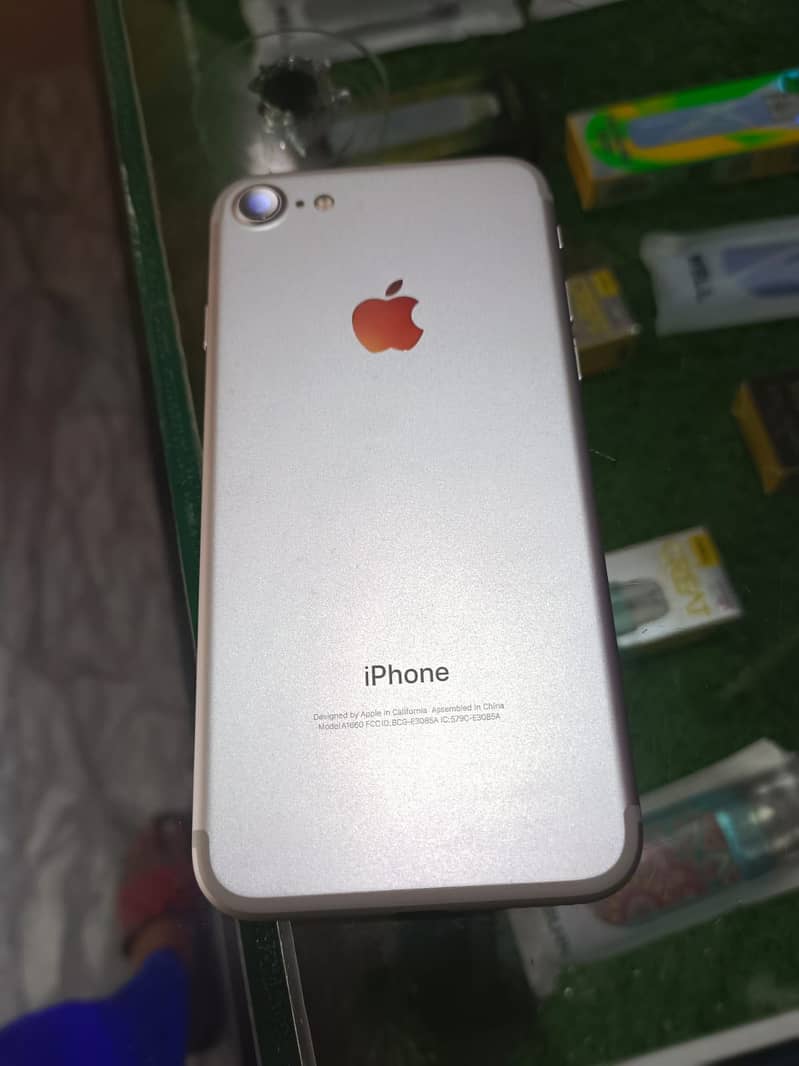Apple iPhone 7 1