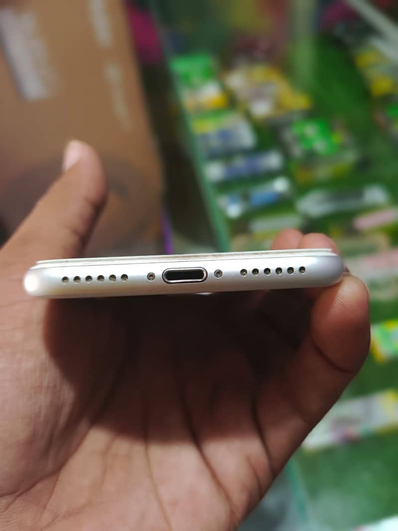 Apple iPhone 7 2