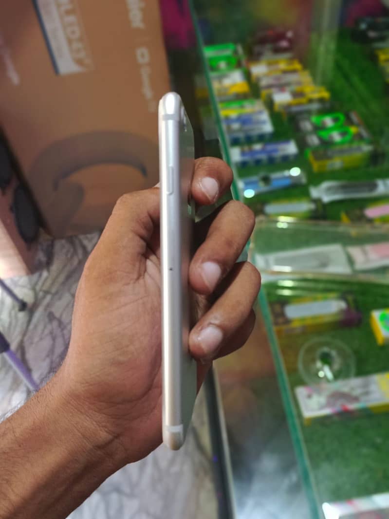 Apple iPhone 7 4