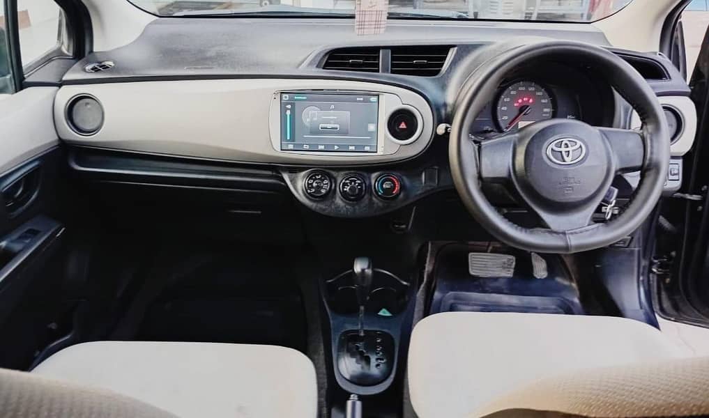 Toyota Vitz 2011 3