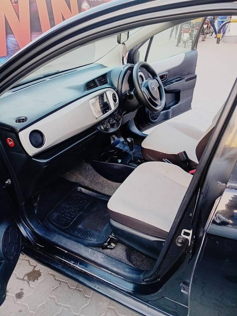 Toyota Vitz 2011 4