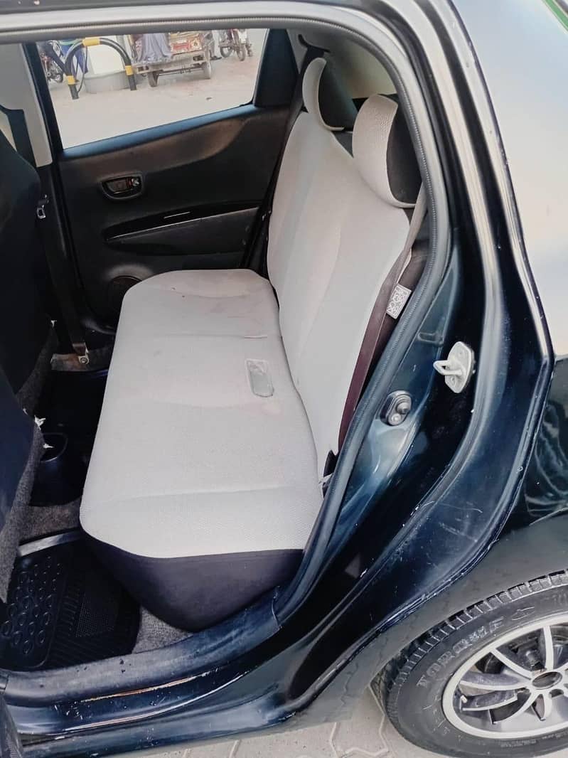 Toyota Vitz 2011 6